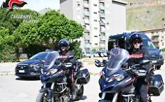 Non si fermano all'alt dei carabinieri, da Borgo Nuovo alla stazione centrale tre arresti e una denuncia