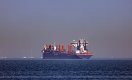 Hormuz sotto controllo iraniano: Fadavi avverte: &laquo;Qualsiasi nave nella rotta meridionale pu&ograve; essere colpita&raquo;
