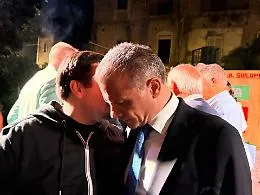 Cateno De Luca tra post, provocazioni e trattative romane: cosa vuole davvero il leader di Sud chiama Nord