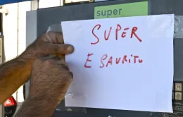 Carburanti, scatta il tetto Eni tra code e rifornimenti esauriti : a Palermo benzina a 1,99 e gasolio a 2,19