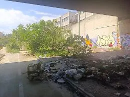 Librino, le &ldquo;spine verdi&rdquo; diventano terra di nessuno: tra degrado, vandalismo e scooter al posto delle bici
