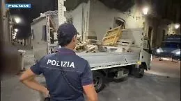 Catania, San Berillo ripulito: operazione con sequestri di droga, espulsioni e cinque camion di rifiuti