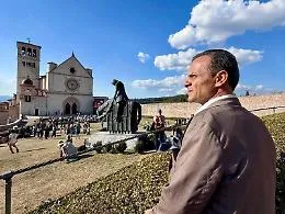 Sindaci d'Italia: per la quarta gamba civica di Giorgia c'&egrave; anche il prezzemolino De Luca