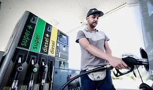 La guerra spinge i prezzi: Diesel senza freni, in autostrada sfiorata la quota di 2,30 euro al litro (ma si va verso i 2,50)