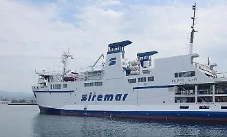 Aumento del 18% sulle tratte Siremar‑Sns, Federalberghi parla di &laquo;paradosso&raquo;: rincari vicini all'84% dal 2022