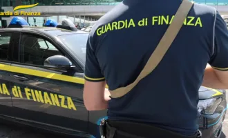 Scoperto un "laboratorio del falso": sequestrati 660 capi contraffatti