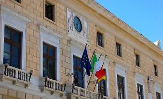 Tre poltrone per... uno: guerra tra le correnti di Forza Italia sulle societ&agrave;, chiesti al sindaco tre presidenti