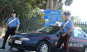 Carini, giovani fanno irruzione in una scuola occupata: danni e studente picchiato