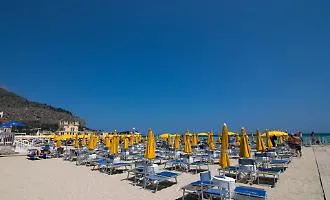 Mondello, rientrati parametri valori batteriologici: revocato il divieto balneazione