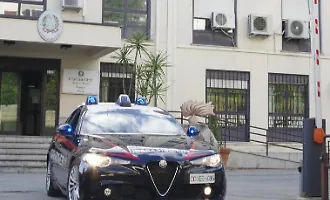 Padre e figlio aggrediti da sei uomini in via Castellana