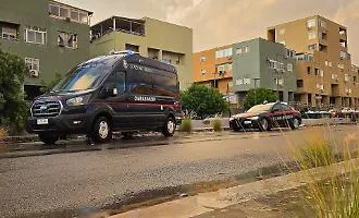 Maxi blitz allo Zen: 59 denunciati per armi nascoste, munizioni per Kalashnikov e allacci abusivi alla rete elettrica