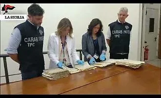 Traffico di beni archeologici, i carabinieri recuperano reperti per 400mila euro: due denunce 