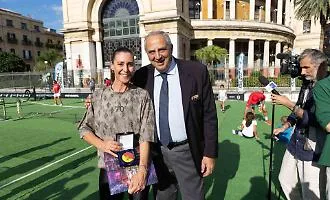 Il tennis in piazza Politeama a Palermo con Flavia Pennetta e 200 giovani