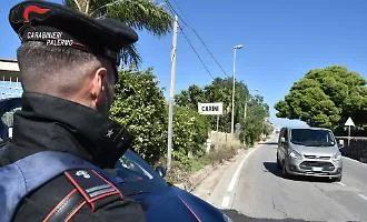Due arresti e quattro denunce tra Carini, Cinisi e Terrasini: in manette anche un presunto mafioso all'arrivo in aeroporto