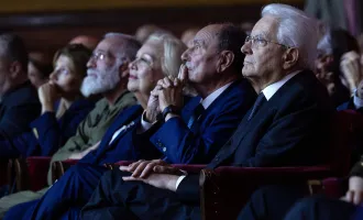 Problemi tecnici durante la proiezione, termina in anticipo la prima del film di Biagio Conte a Palermo con Mattarella
