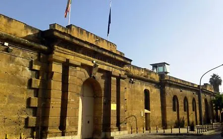 Droga e dieci telefonini nelle celle dell'Ucciardone, blitz e sequestro della Polizia penitenziaria