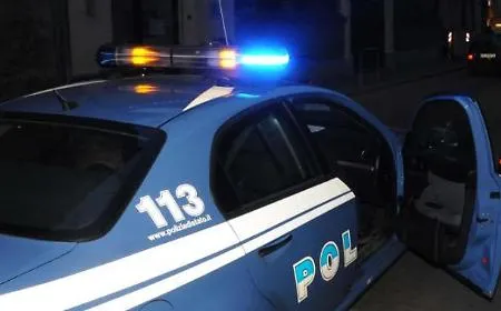 Minaccia gli agenti, parcheggiatore abusivo arrestato in viale del Fante