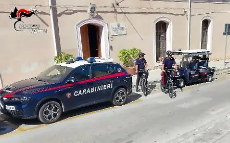 Chiamati per sedare una lite, i carabinieri scoprono un arsenale a Cefal&ugrave;: un arresto e una denuncia