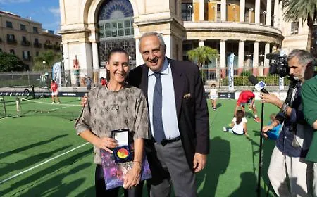 Il tennis in piazza Politeama a Palermo con Flavia Pennetta e 200 giovani