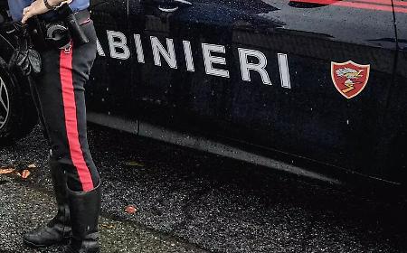 Arrestato a Palermo 45enne per maltrattamenti: anni di insulti, minacce e botte alla madre