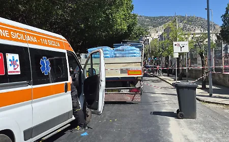 L'infinita strage sulle strade di Palermo, giovane su una bici elettrica morto investito