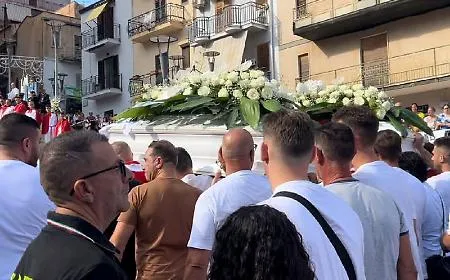 I funerali dei due ragazzi morti alla cronoscalata. L&rsquo;arcivescovo: &laquo;Tragedia immane&raquo;