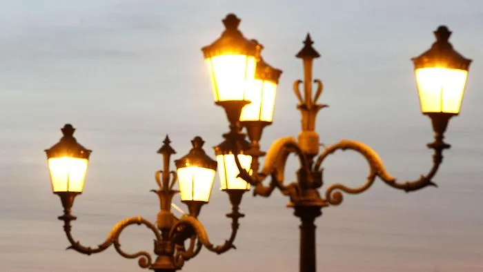 Costa Sud, nuova illuminazione a LED per decine di strade: accesi altri 506 punti luce