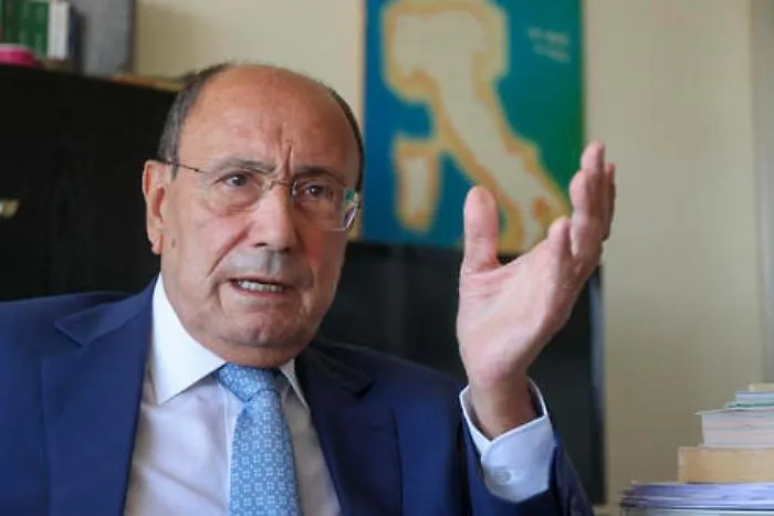 Schifani non si dimette, la giunta approva un disegno di legge contro la corruzione: cosa prevede