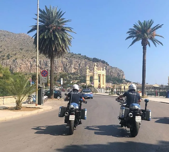 Palermo, pestaggio a Mondello per uno sguardo di troppo: identificati due minorenni