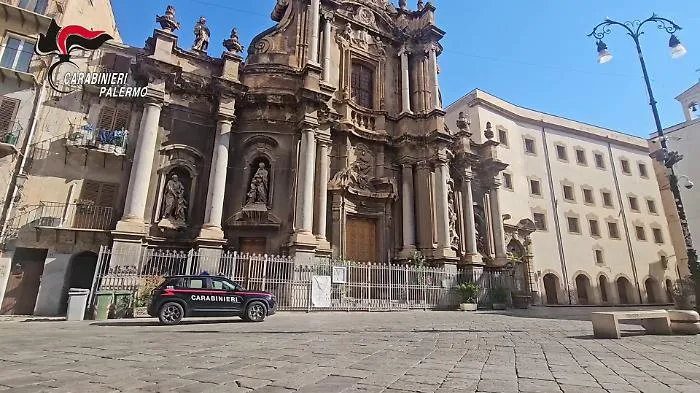 Pestaggio di gruppo e rapina a due turisti a Palermo, scattano quattro arresti