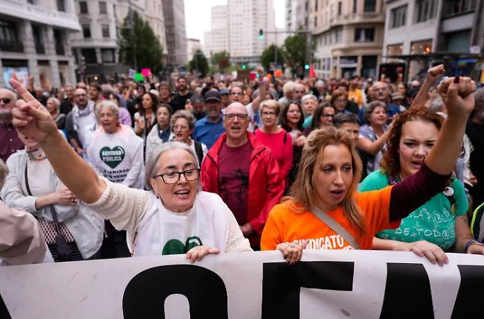Spagna, il tintinnio delle chiavi accompagna il "ritiro spirituale" di S&aacute;nchez: tra gli scenari il voto del 29 novembre