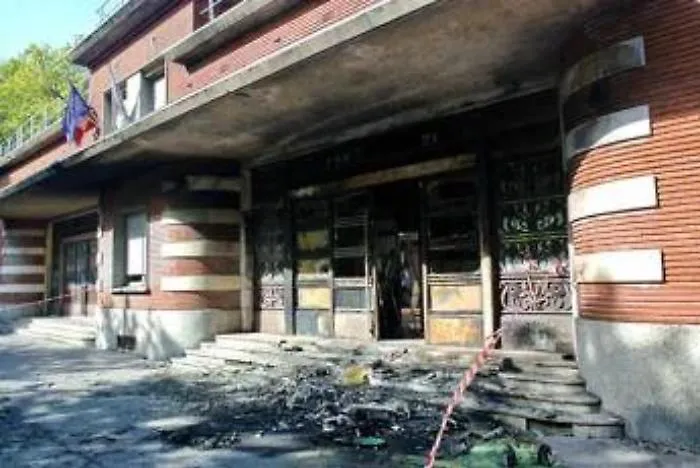 Scuole dopo le violenze: come funziona il piano francese per riaprire i licei in sicurezza