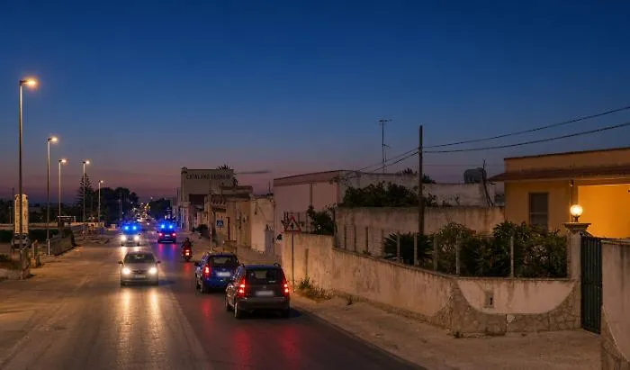 Topi d'appartamento rischiano il linciaggio a Marsala: salvati da polizia  dai carabinieri 