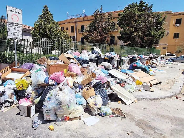 Immondizia e discariche, aggiudicata la gara: pronte le cento foto trappole contro gli abbandoni