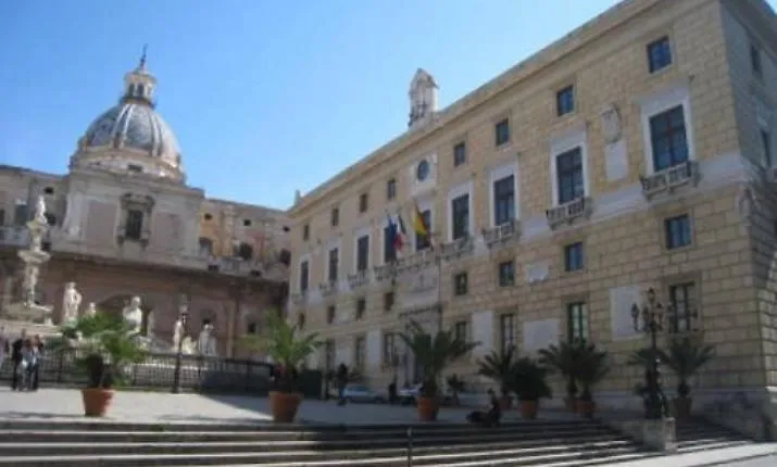 Palermo, dipendente comunale picchiata da madre e figlia
