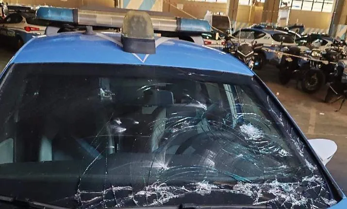 &laquo;Ad attaccarci centinaia di cittadini&raquo;, l'allarme dopo la guerriglia di Falsomiele contro gli agenti di Polizia